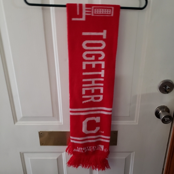 Vintage United Airlines Scarf with Cleveland Indians - Picture 7 of 7